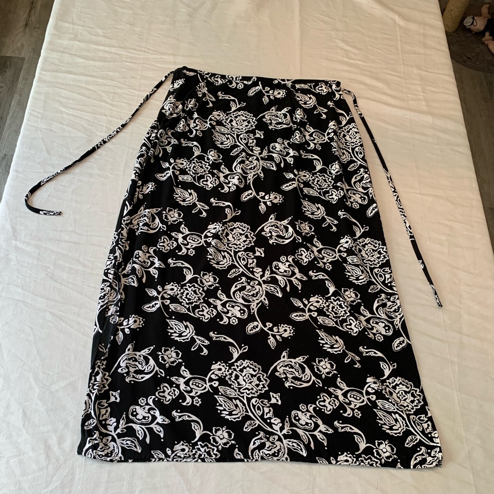 Kathie Lee Collection Black and White Patterned Midi Skirt